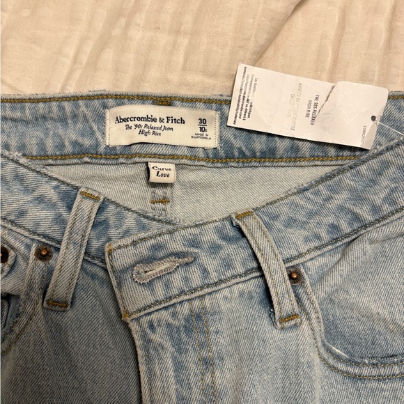 Abercrombie 90s Relaxed Jean High Rise - Picture 2 of 3